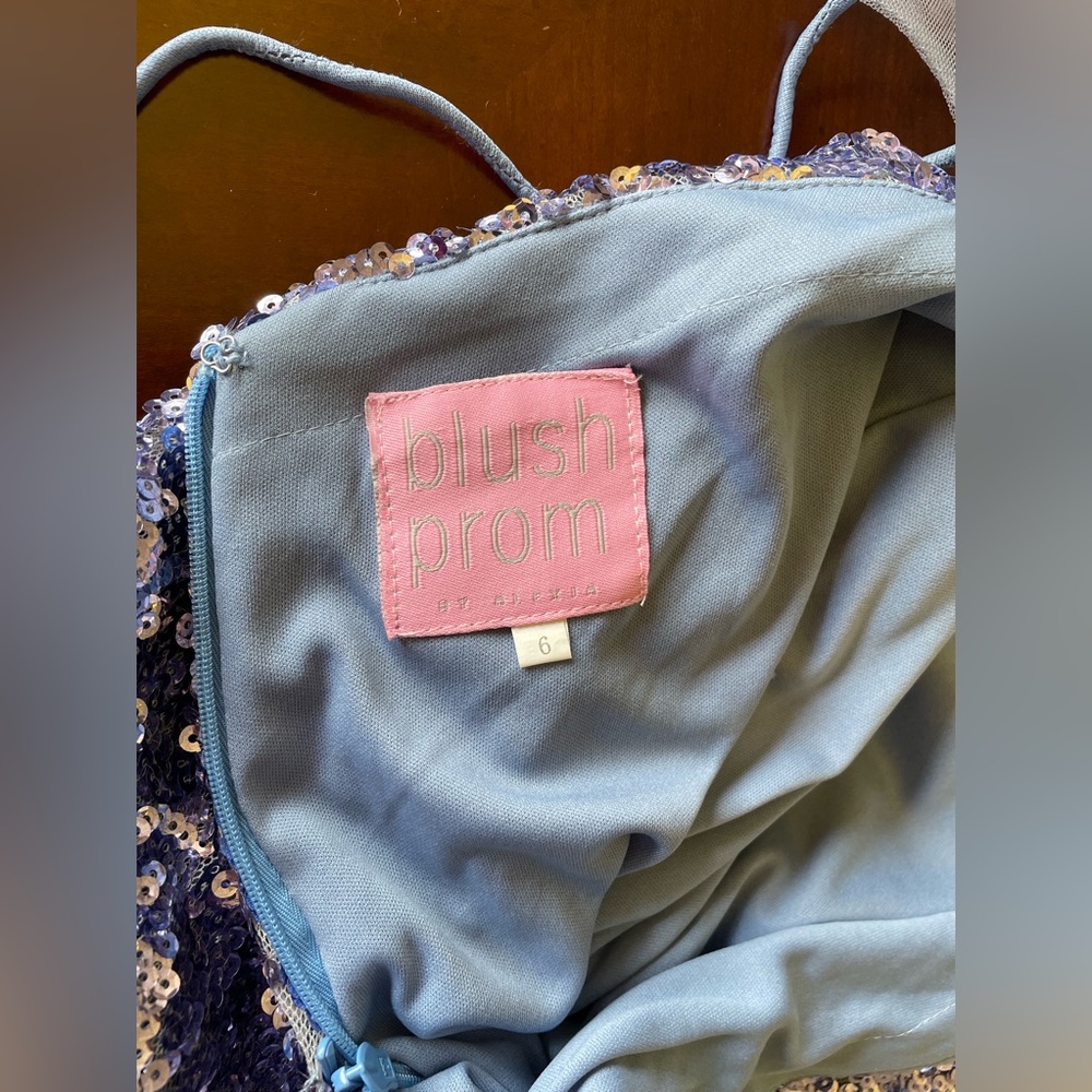 PROM DRESS SIZE 6 LILAC COLOR NEW NEVER WORN